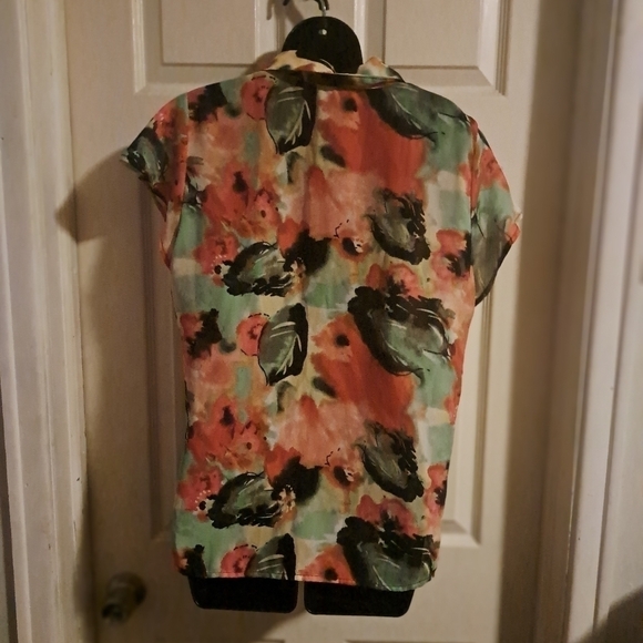 D.F.A.button up blouse size large - Picture 2 of 3